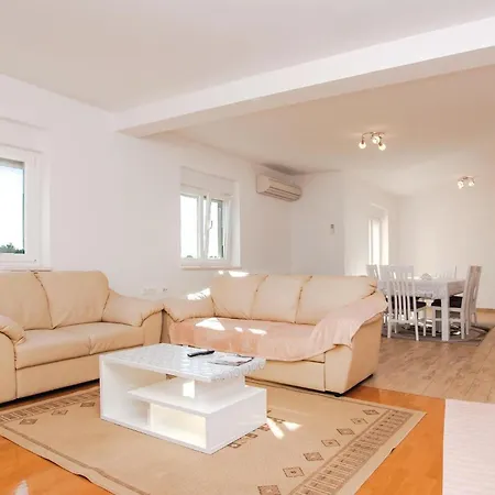 Apartmán Four-bedroom In