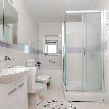 Four-bedroom In Apartmán Šibenik