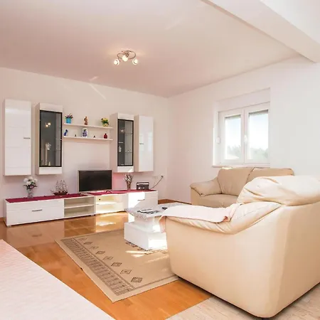 Cozy In With Kitchen Sibenik