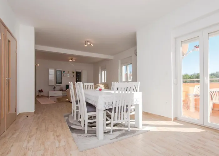 Four-bedroom In Lejlighed