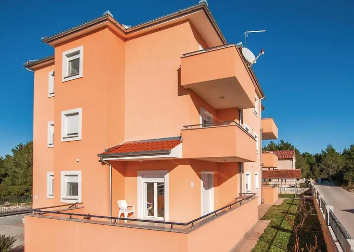 Four-bedroom In Apartman Sibenik