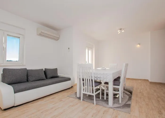 Four-bedroom In Lejlighed