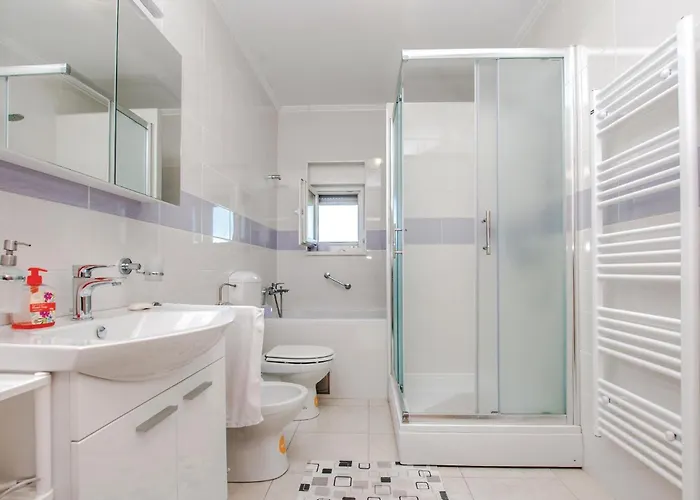 Four-bedroom In Apartman Sibenik